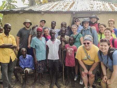 Food distribution before the rain